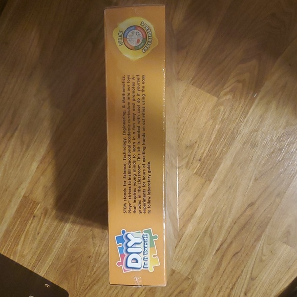 Playz Explosive Kitchen Lab Physics, Chemistry, & Biology Science Experiment Set - Picture 5 of 14